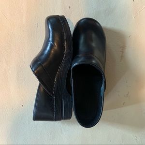 NWOT Black Sanita Clogs